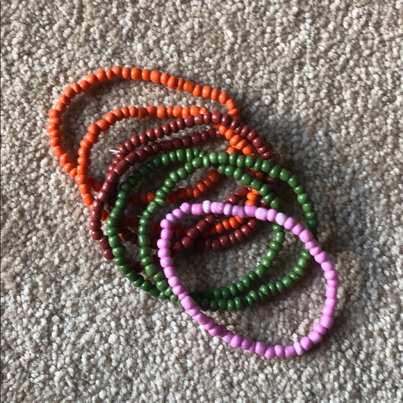 Jewelry - Set of 7 beaded elastic bracelets